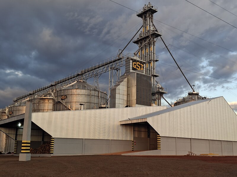 02-silos-planta-atardecer